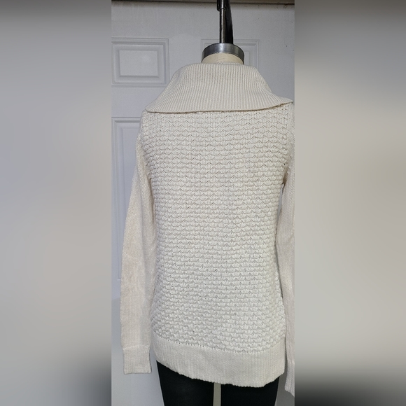 Sweater - Picture 2 of 6